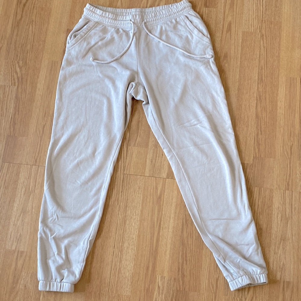 Divided H&M, taupe colored joggers. Size small